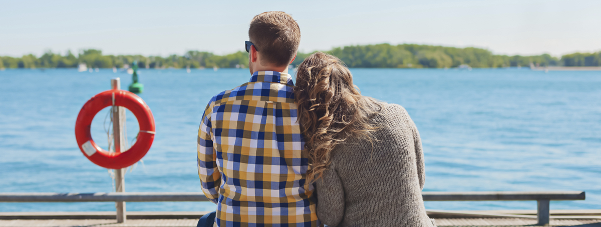 Couple-on-Dock